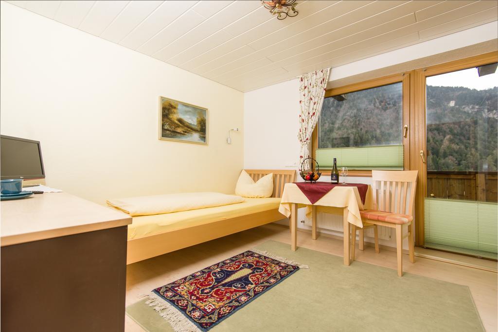 Gaestehaus Helga Scharnitz Habitación foto